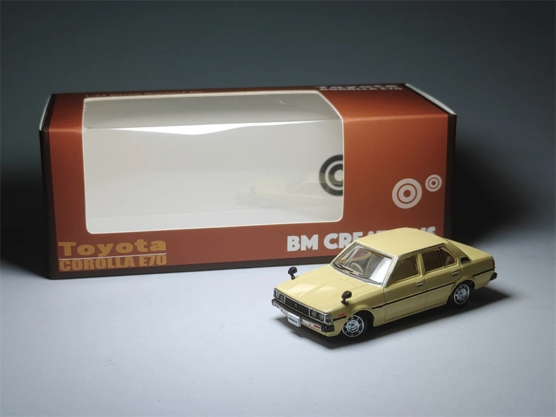 Лимитированная под давлением коллекция автомобилей, модели автомобилей Toyota Corolla E70 бежевого цвета, 1/64
Лимитированная под давлением коллекция автомобилей, модели автомобилей Toyota Corolla E70 бежевого цвета, 1/64