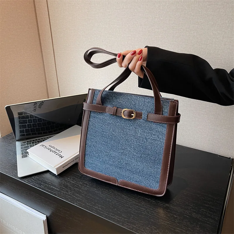 Women's 2023 New Denim Messenger Bag Light Navy Blue Leather Shoulder Strap Simple French Style Fashion Trend Tote Wholesale 
Women's 2023 New Denim Messenger Bag Light Navy Blue Leather Shoulder Strap Simple French Style Fashion Trend Tote Wholesale