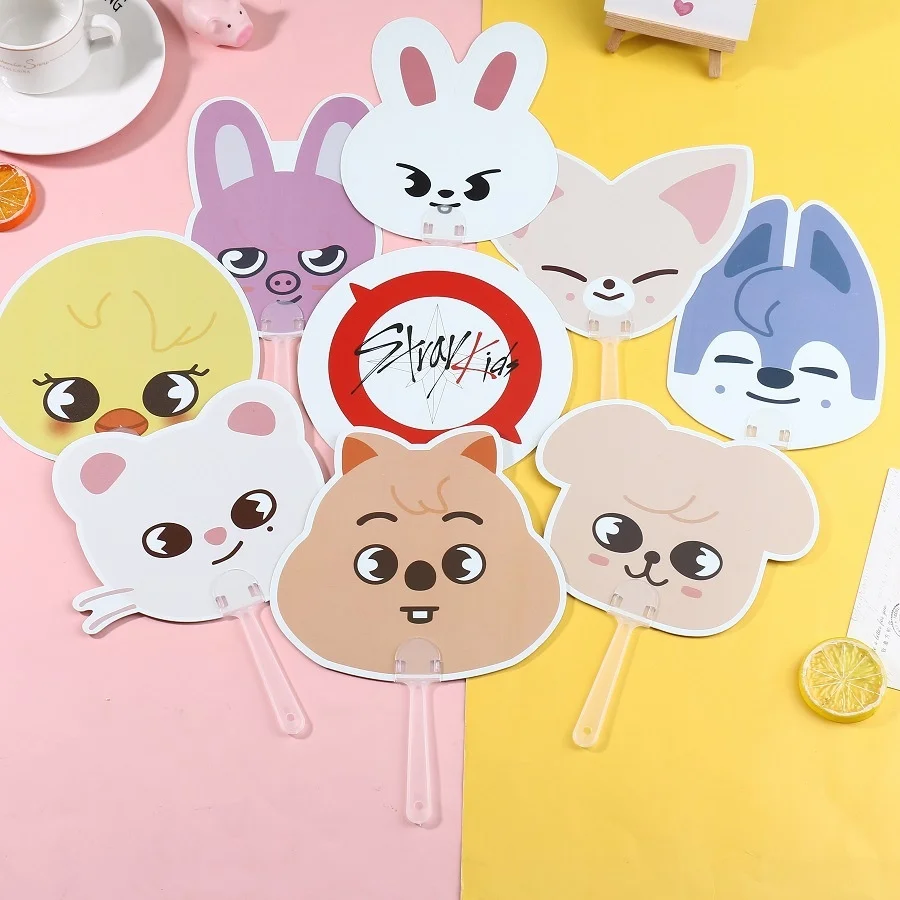 1 шт./компл. Kpop оптовая продажа фанатов Straykids, новый альбом, игрушки, Подарочная коллекция, ручные фанаты из ПВХ, подарки, коллекционные Фанаты
1 шт./компл. Kpop оптовая продажа фанатов Straykids, новый альбом, игрушки, Подарочная коллекция, ручные фанаты из ПВХ, подарки, коллекционные Фанаты
