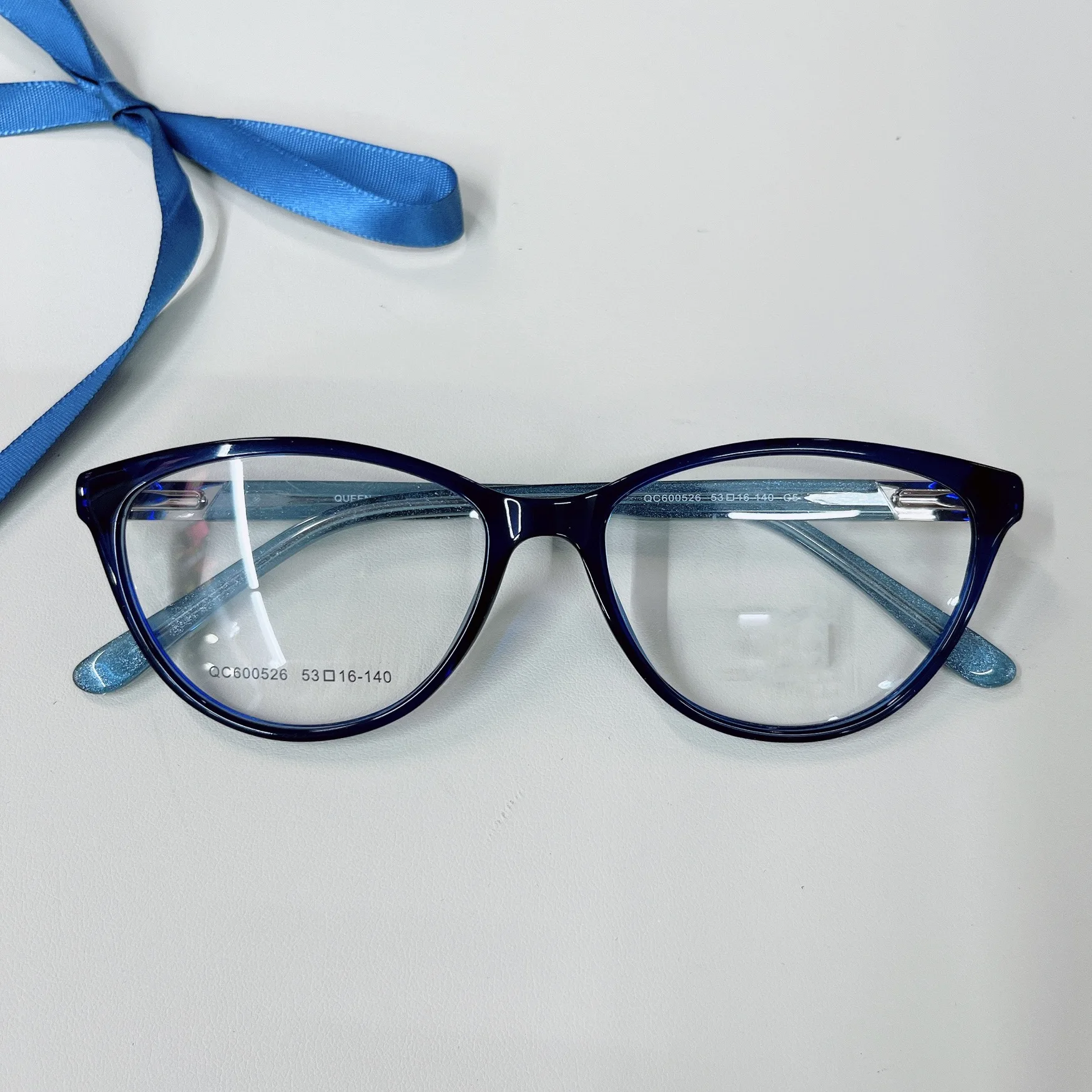 Женские оптические очки «кошачий глаз» в оправе с бабочкой
Женские оптические очки «кошачий глаз» в оправе с бабочкой