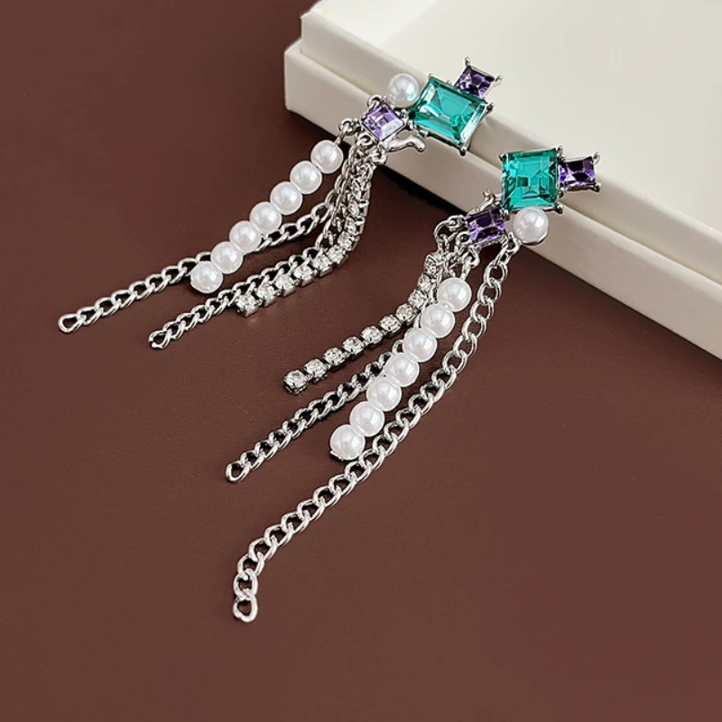 U-Magical Vintage Hyperbole Geometric Rhinestone Dangle Earrings for Women Simulation Pearl Long Chain Tassel Earings Jewelry
U-Magical Vintage Hyperbole Geometric Rhinestone Dangle Earrings for Women Simulation Pearl Long Chain Tassel Earings Jewelry