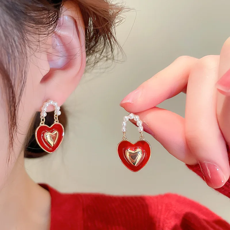 Minar Ins Cute Imitation Pearl Red Enamel Heart Drop Earrings for Women Gold Copper Love Dangle Earring Wedding Party Jewelry
Minar Ins Cute Imitation Pearl Red Enamel Heart Drop Earrings for Women Gold Copper Love Dangle Earring Wedding Party Jewelry