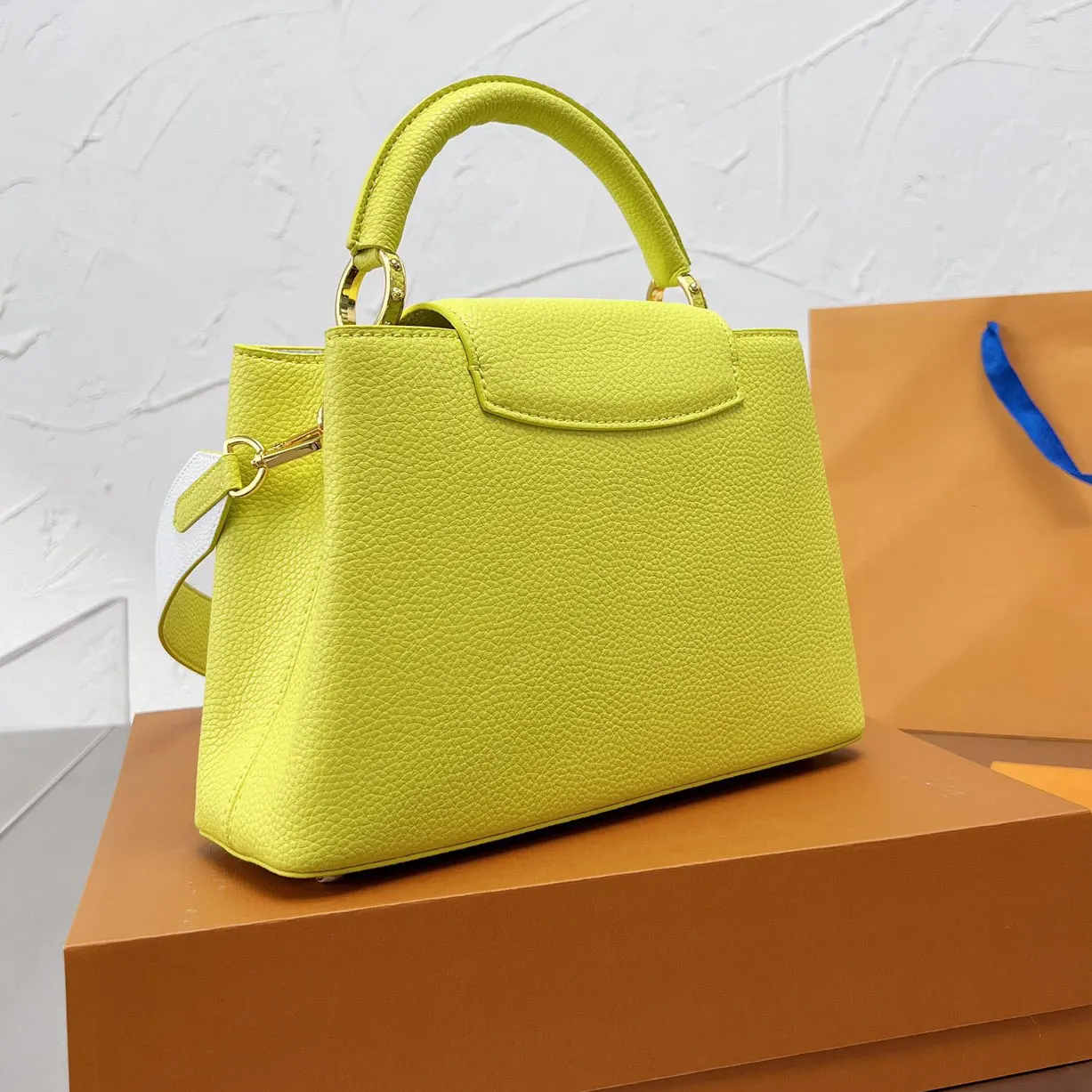 Women's Branded Shoulder Bags Luxury Handbags for Women 2022 New Designer Luxury Lychee Pattern Genuine Leather Crossbody Bags
Women's Branded Shoulder Bags Luxury Handbags for Women 2022 New Designer Luxury Lychee Pattern Genuine Leather Crossbody Bags