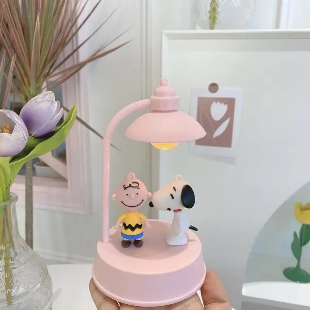 New Snoopy Charlie Brown Mini Night Light Music Box Warm Atmosphere Light Desktop Decoration Ornament Kawaii Anime Toy for Kid
New Snoopy Charlie Brown Mini Night Light Music Box Warm Atmosphere Light Desktop Decoration Ornament Kawaii Anime Toy for Kid