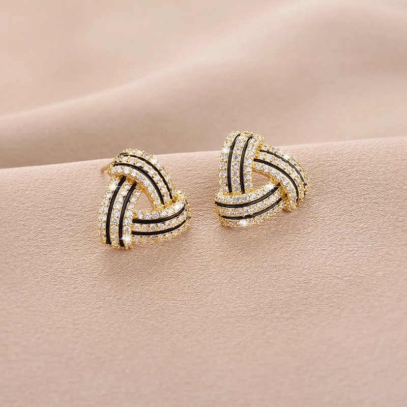 Trendy Stud Earrings Triangle For Women Girls Metal Chain Jewelry Ladies Classic Fashion Gift Wedding Party
Trendy Stud Earrings Triangle For Women Girls Metal Chain Jewelry Ladies Classic Fashion Gift Wedding Party