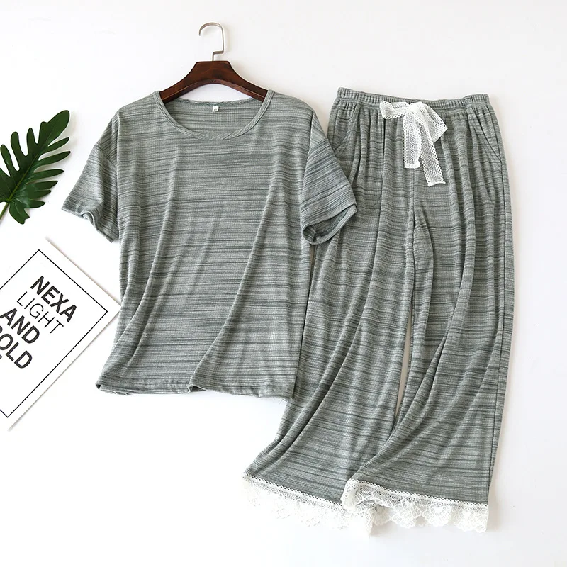 New summer ladies thin section Modal short-sleeved women's pajamas two-piece suit comfortable plus size pajama set home service
New summer ladies thin section Modal short-sleeved women's pajamas two-piece suit comfortable plus size pajama set home service