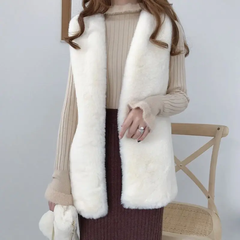 Women's Sleeveless Jacket Artificial Fur Coat Winter Female Fake Fashion Waistcoats Outerwear Warm Faux Fur Vest Oversize G172
Women's Sleeveless Jacket Artificial Fur Coat Winter Female Fake Fashion Waistcoats Outerwear Warm Faux Fur Vest Oversize G172