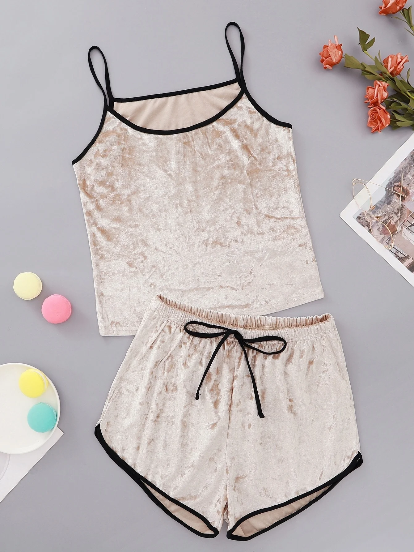 New Style Summer Lady Velutum Casual Camisole With Shorts Pajama Fashion Set Sexy Lovely Nightie Home Wear Sleepwear Underwear
New Style Summer Lady Velutum Casual Camisole With Shorts Pajama Fashion Set Sexy Lovely Nightie Home Wear Sleepwear Underwear