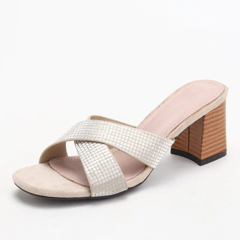Foreign Trade Slippers for Women Outer 2023 New Temperament Sense French Sandals Thick Heels High 220-2
Foreign Trade Slippers for Women Outer 2023 New Temperament Sense French Sandals Thick Heels High 220-2