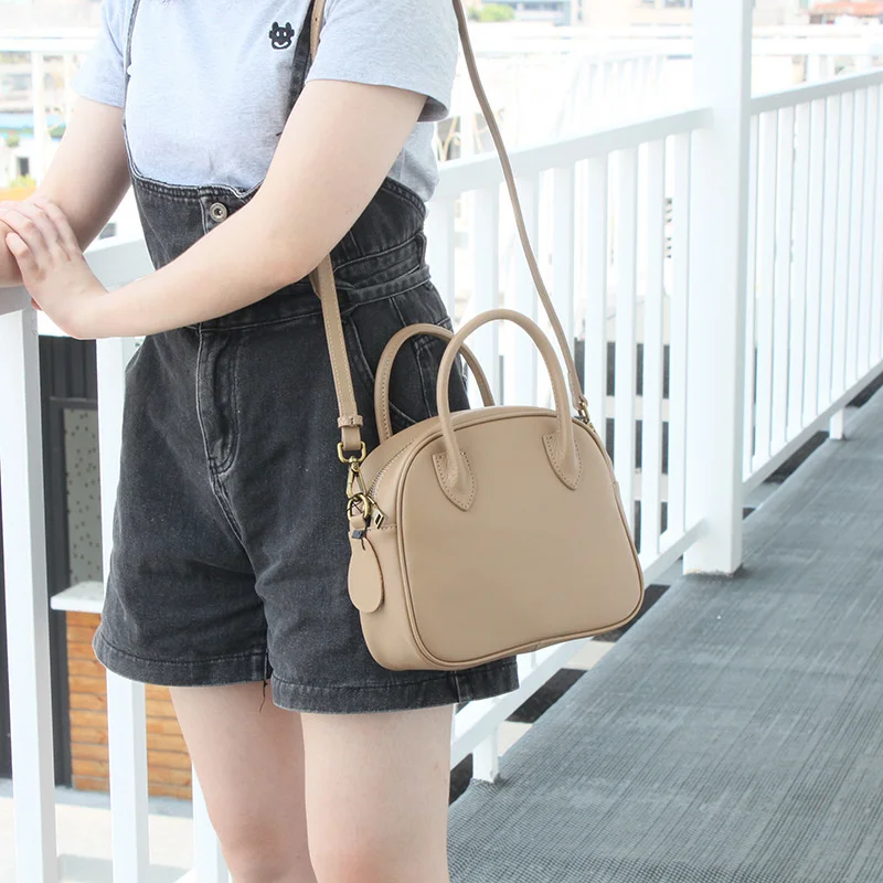 Брендовая Подлинная Высококачественная Роскошная Маленькая женская Новая модная женская сумка-мессенджер корейской версии
Брендовая Подлинная Высококачественная Роскошная Маленькая женская Новая модная женская сумка-мессенджер корейской версии