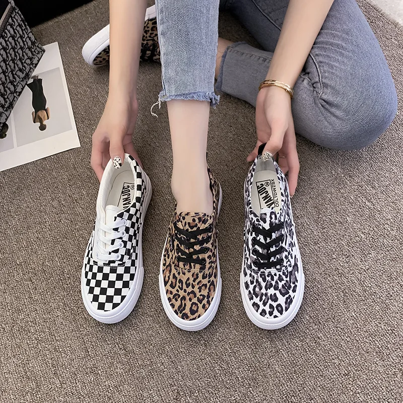 Women Shoes for Men 2022 Couple Canvas Shoes Ladies Flat Casual Shoes Man Female Sneaker Tenis Feminino Zapatillas De Deporte
Women Shoes for Men 2022 Couple Canvas Shoes Ladies Flat Casual Shoes Man Female Sneaker Tenis Feminino Zapatillas De Deporte
