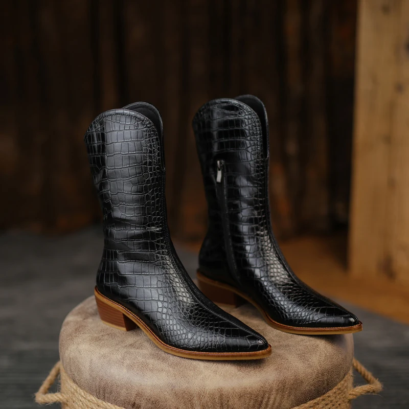 Autumn and winter Women ankle boots natural leather plus size 22-26.5cm cowhide upper Embossed snake pattern western boots
Autumn and winter Women ankle boots natural leather plus size 22-26.5cm cowhide upper Embossed snake pattern western boots
