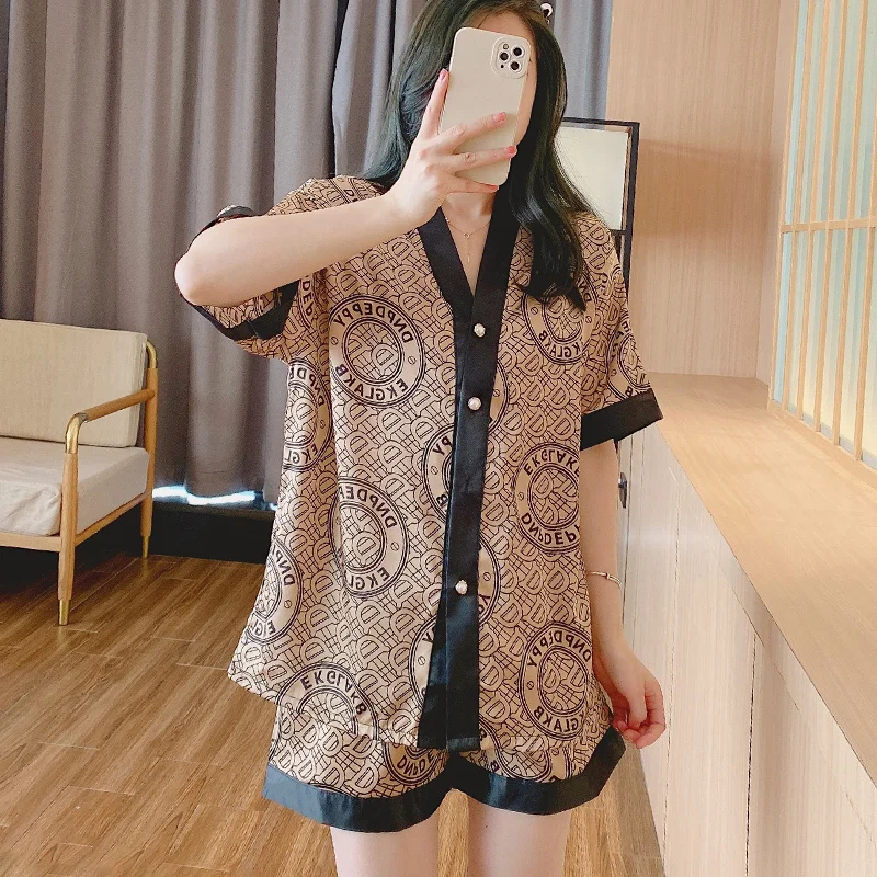 Пижама женская крутая, дизайнерская летняя Пижама, милый костюм из двух предметов, Шелковый кардиган с коротким рукавом для дома 
Пижама женская крутая, дизайнерская летняя Пижама, милый костюм из двух предметов, Шелковый кардиган с коротким рукавом для дома