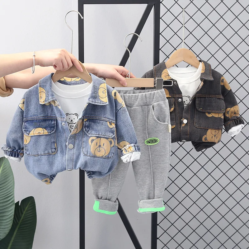3Pcs Pet Set Spring Autumn Children Boys Clothing Set Cartoon Bear Denim Jacket Cotton Sweatshirts Casual Pants Baby Boy Clothes
3Pcs Pet Set Spring Autumn Children Boys Clothing Set Cartoon Bear Denim Jacket Cotton Sweatshirts Casual Pants Baby Boy Clothes
