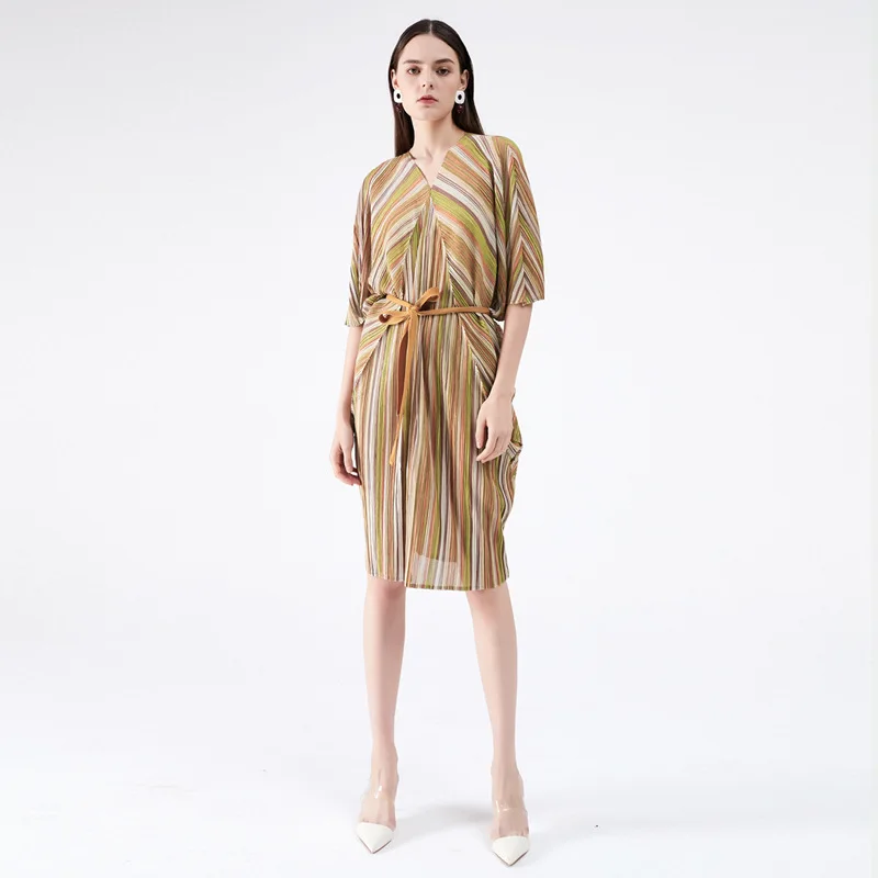 SuperAen 2022 Summer Oversized Slim Waist V-neck Batwing Sleeve Striped Printing A Line Dress for Women 
SuperAen 2022 Summer Oversized Slim Waist V-neck Batwing Sleeve Striped Printing A Line Dress for Women