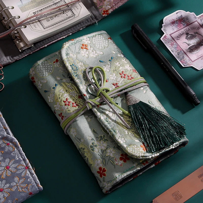 Classical Retro Fabric Diary Notebook Antique Tassels A5/A6 Jounals Pocket Hand Book Loose-leaf Notepad Student Stationery
Classical Retro Fabric Diary Notebook Antique Tassels A5/A6 Jounals Pocket Hand Book Loose-leaf Notepad Student Stationery