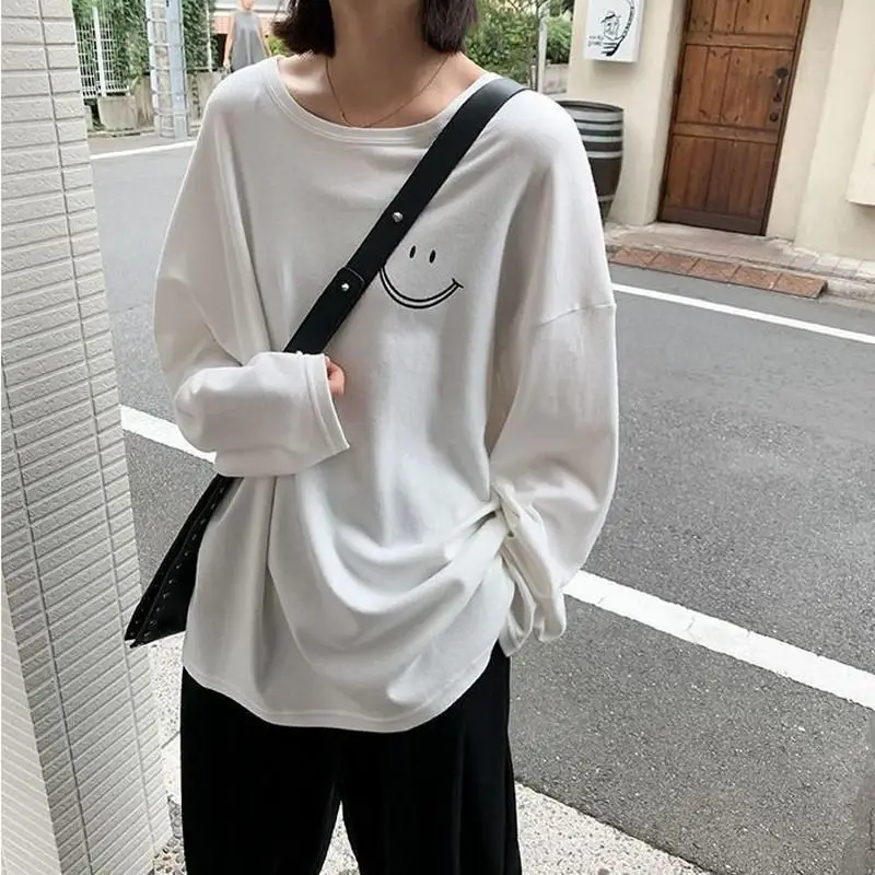 Smiling face long sleeve T-shirt women's spring and autumn Korean version new round neck loose women's top wholesale clothing
Smiling face long sleeve T-shirt women's spring and autumn Korean version new round neck loose women's top wholesale clothing