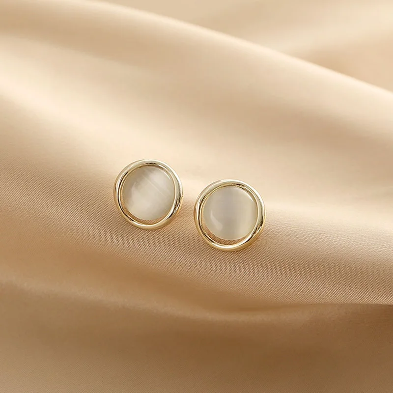 2022 Summer New Opal Round Stud Earrings for Women Retro Exquisite Korean Earrings Female Fashion Jewelry Accessories Girl Gift 
2022 Summer New Opal Round Stud Earrings for Women Retro Exquisite Korean Earrings Female Fashion Jewelry Accessories Girl Gift