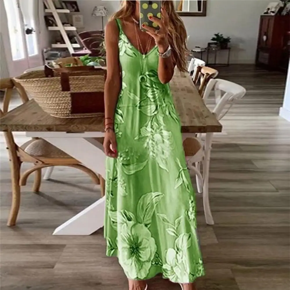 Женское длинное платье на бретельках, с цветочным принтом и V-образным вырезом
Женское длинное платье на бретельках, с цветочным принтом и V-образным вырезом