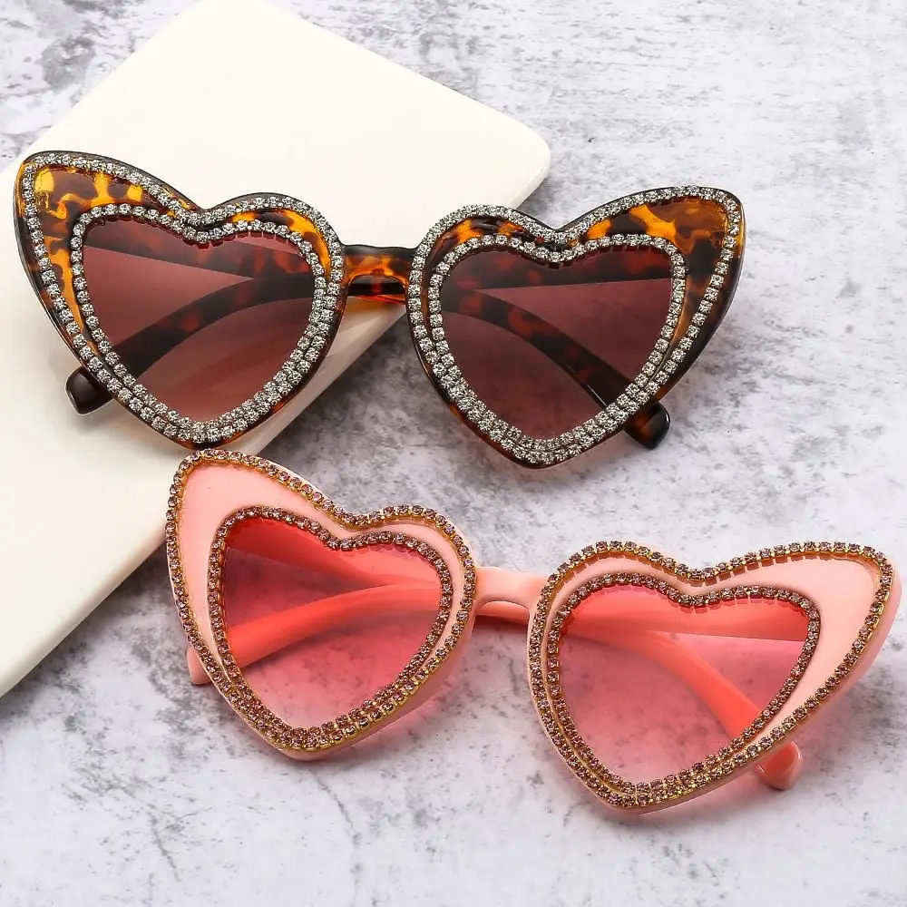 Heart Diamond Sunglasses Vintage Women Heart-Shaped Sunglasses Shining Sun Glasses Ladies Retro Hip Hop Cool Eyewear
Heart Diamond Sunglasses Vintage Women Heart-Shaped Sunglasses Shining Sun Glasses Ladies Retro Hip Hop Cool Eyewear