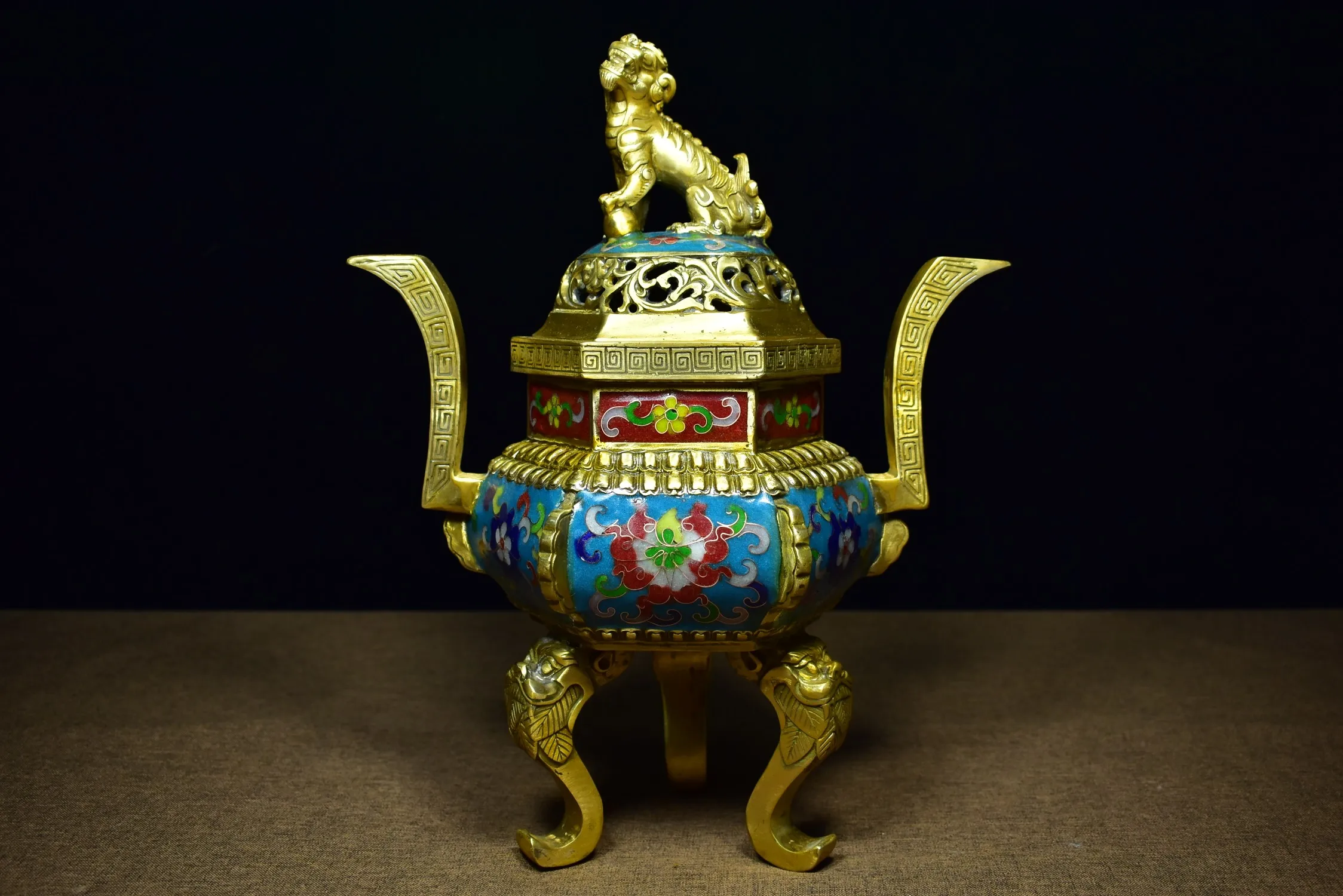 9" Chinese Folk Collection Old Bronze Cloisonne Enamel lion statue Ruyi binaural animal head three-legged incense burner ornamen
9" Chinese Folk Collection Old Bronze Cloisonne Enamel lion statue Ruyi binaural animal head three-legged incense burner ornamen