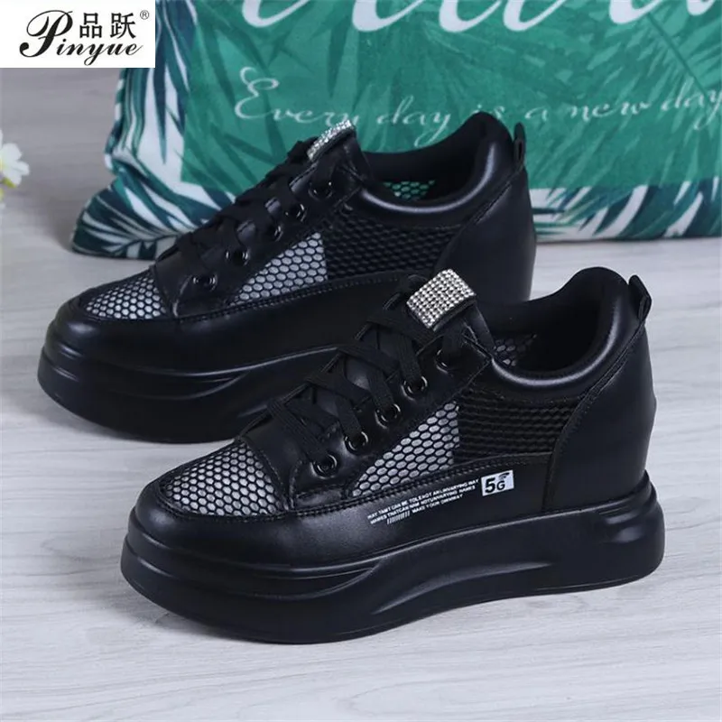 Туфли женские сетчатые, дышащие тонкие, с перфорацией, на одно лицо, для студентов, спортивная обувь, белые, лето-осень 2022 
Туфли женские сетчатые, дышащие тонкие, с перфорацией, на одно лицо, для студентов, спортивная обувь, белые, лето-осень 2022