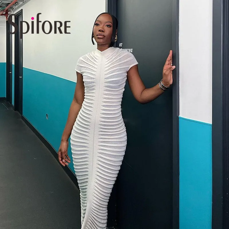 Женское трикотажное платье-макси с коротким рукавом
Женское трикотажное платье-макси с коротким рукавом