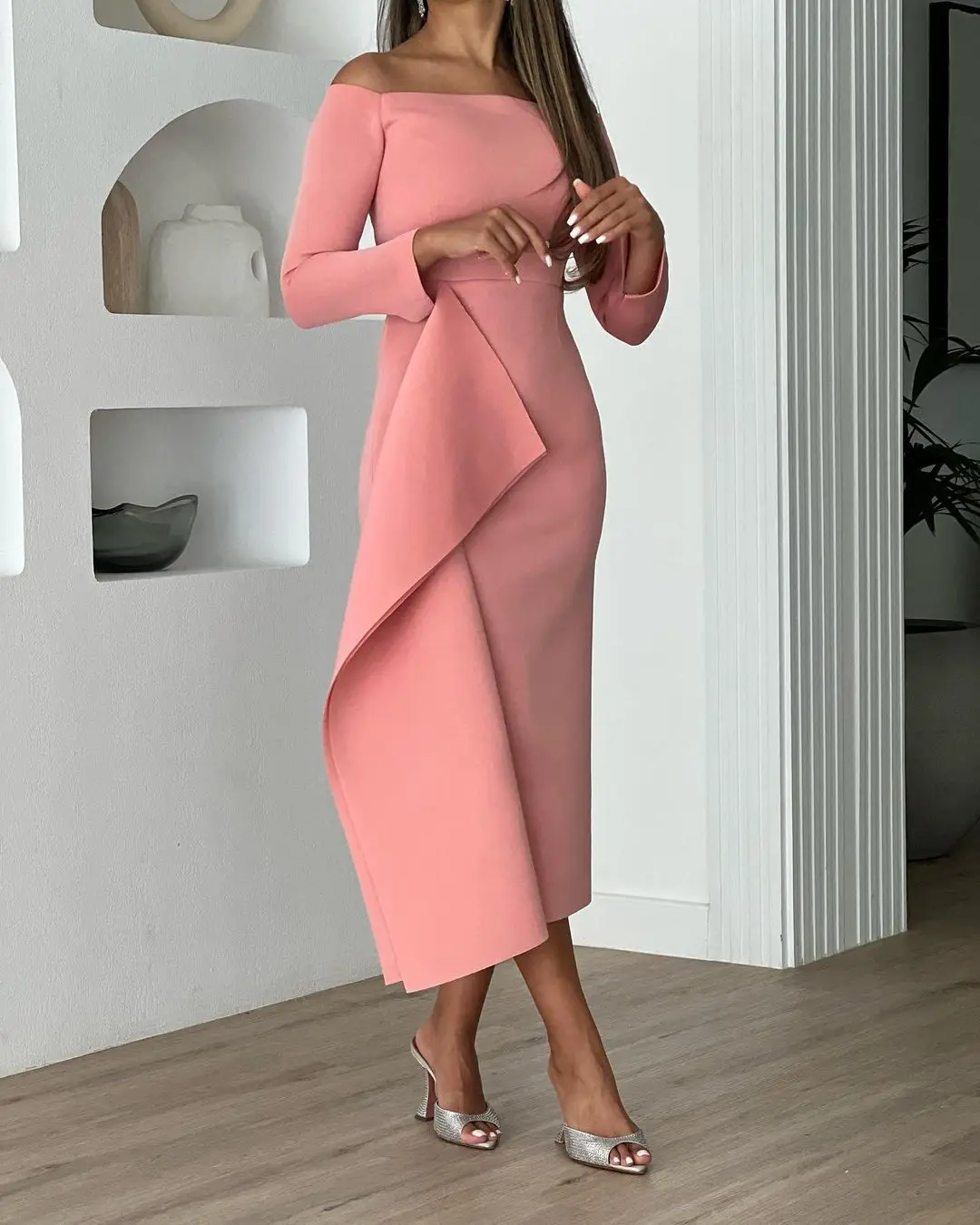 Vintage Boat Neck Long Sleeves Prom Dresses Straight Pleated Ankle Length Zipper Back Formal Party Dresses
Vintage Boat Neck Long Sleeves Prom Dresses Straight Pleated Ankle Length Zipper Back Formal Party Dresses