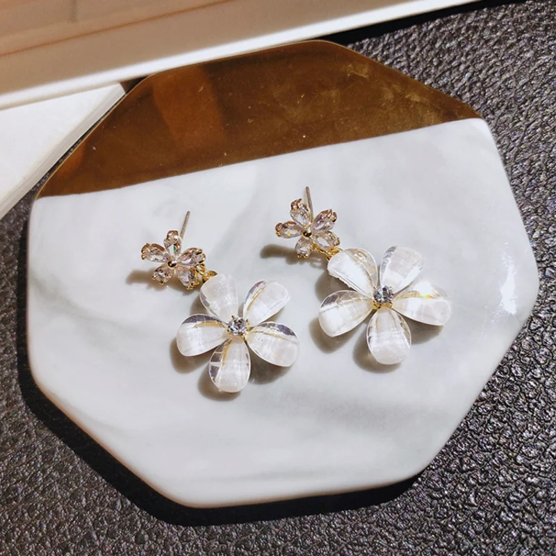 New Korean Fashion Exquisite Zircon Five Leaf Flower Earrings for Women Light Luxury Versatile Style Pendent Earring Jewely Gift
New Korean Fashion Exquisite Zircon Five Leaf Flower Earrings for Women Light Luxury Versatile Style Pendent Earring Jewely Gift