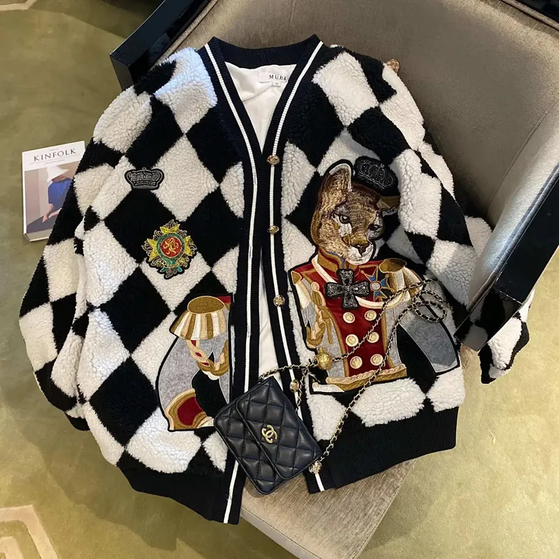 Quilted Thicken Lamb Wool Coat Women Single-Breasted V-Neck Baseball Uniform Female Autumn Winter Loose Long Sleeve Cardigan
Quilted Thicken Lamb Wool Coat Women Single-Breasted V-Neck Baseball Uniform Female Autumn Winter Loose Long Sleeve Cardigan