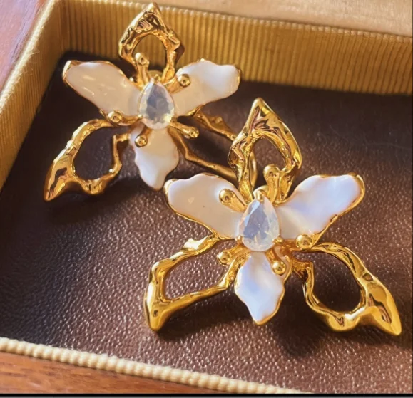 Brass Natural Opal Enemal Floral Earrings Women Jewelry Punk Party T Show Gown Runway Trendy Korean Japan INS
Brass Natural Opal Enemal Floral Earrings Women Jewelry Punk Party T Show Gown Runway Trendy Korean Japan INS