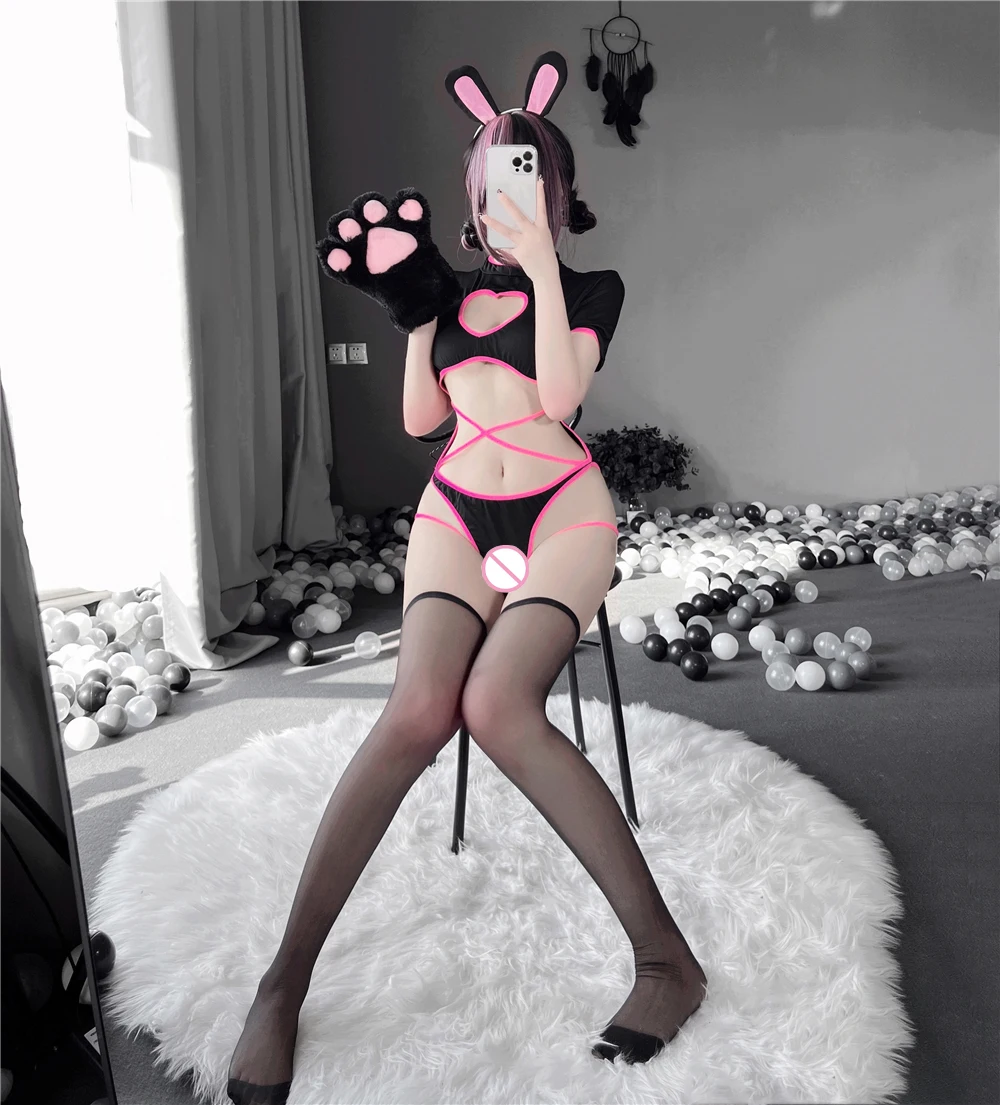2022 New Women Lingerie Skinny Sexy Bodysuit Heart-Shaped Hollow Design Black And Pink Bunny Tempatation Cosplay Costume
2022 New Women Lingerie Skinny Sexy Bodysuit Heart-Shaped Hollow Design Black And Pink Bunny Tempatation Cosplay Costume