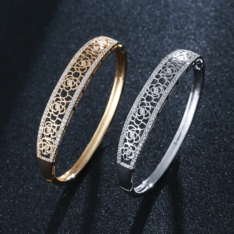 Ladies of Europe and the United States Hollowed Flower Carving Bracelet High-Quality AAA Zircon Fashion Gift Party Gold-Plated
Ladies of Europe and the United States Hollowed Flower Carving Bracelet High-Quality AAA Zircon Fashion Gift Party Gold-Plated
