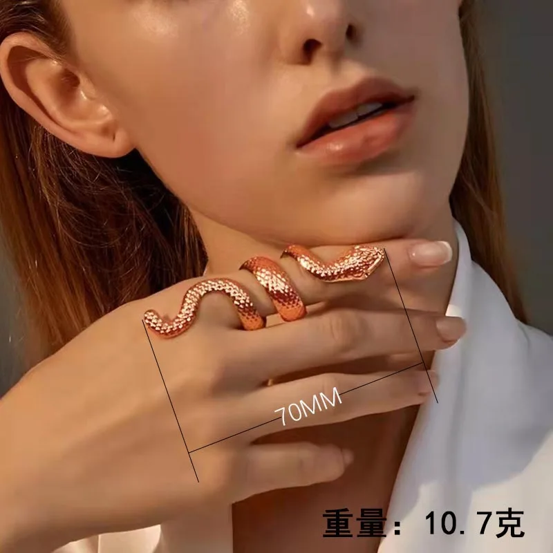 New Long Cool Handsome Snake Pattern Black Gold Ring Punk Metal Exaggerated Animal Hand Color Preservation Jewelry Wholesale 
New Long Cool Handsome Snake Pattern Black Gold Ring Punk Metal Exaggerated Animal Hand Color Preservation Jewelry Wholesale