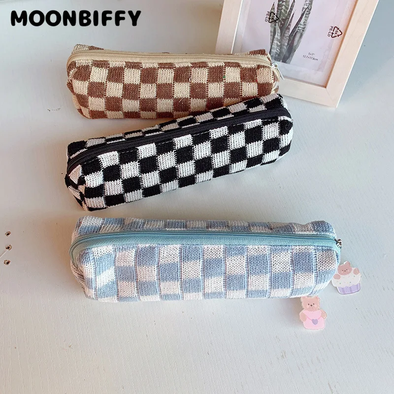 Two-color Pencil Pen Case Korean Fashion Plaid Pattern Women Cosmetic Toiletry Organizer for Girls Makeup Brushes Storage Bag
Two-color Pencil Pen Case Korean Fashion Plaid Pattern Women Cosmetic Toiletry Organizer for Girls Makeup Brushes Storage Bag