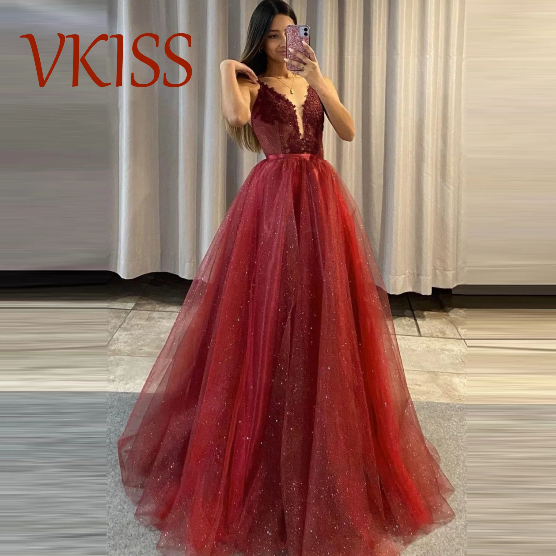 Burgundy Lace Detachable Train Two-piece Prom Dresses 2023 V-neck Spaghetti Strap Sparkly Homecoming Party Dress with Applique 
Burgundy Lace Detachable Train Two-piece Prom Dresses 2023 V-neck Spaghetti Strap Sparkly Homecoming Party Dress with Applique