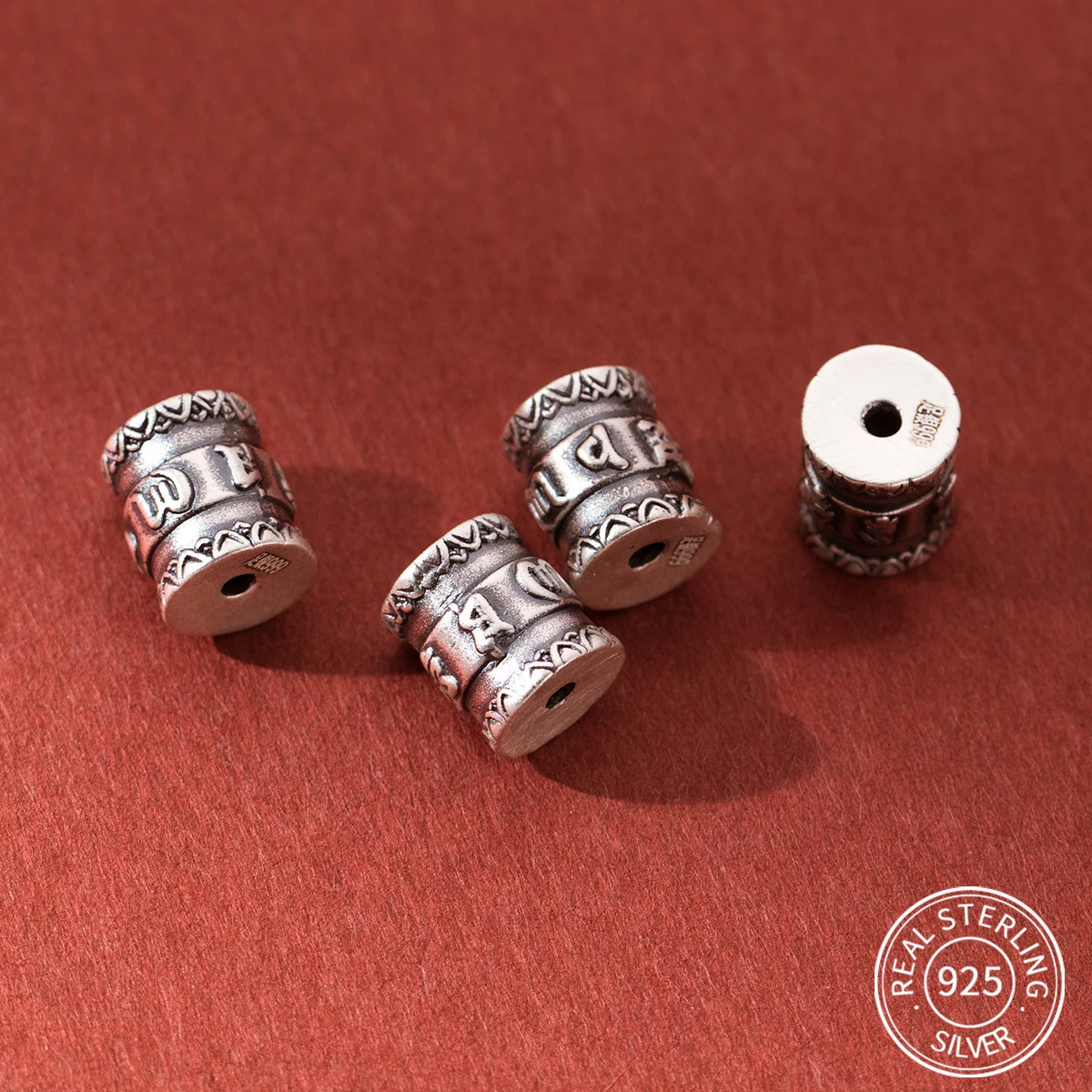 Фурнитура для браслета из серебра 999 пробы с шестислойной мантрой
Фурнитура для браслета из серебра 999 пробы с шестислойной мантрой