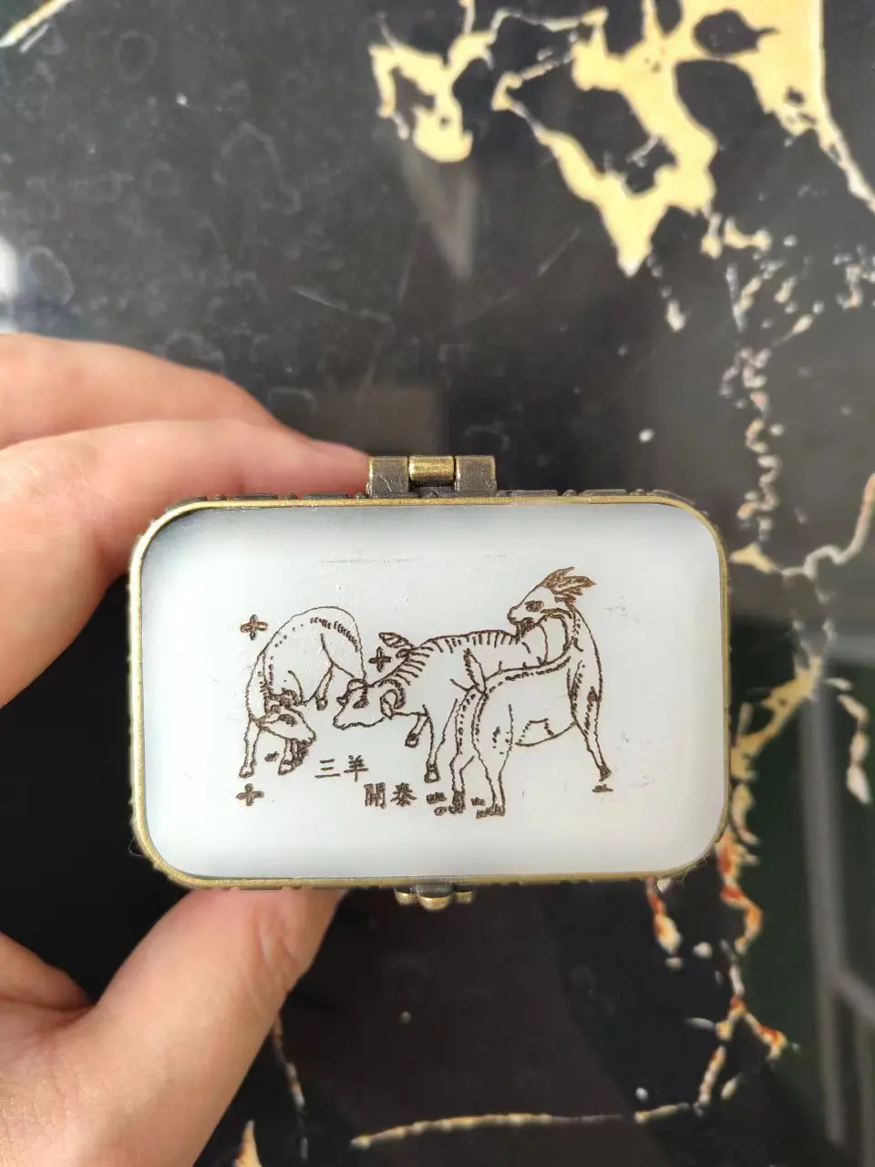 Old cow bone double - layer jewelry box collection gift decorative ornaments handicrafts
Old cow bone double - layer jewelry box collection gift decorative ornaments handicrafts