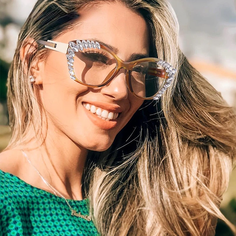 MYALICE 2022 The New Rhinestone Decorate Rectangle Cat Eye spectacles Women Brand Designer Personality Eyeglasses UV400
MYALICE 2022 The New Rhinestone Decorate Rectangle Cat Eye spectacles Women Brand Designer Personality Eyeglasses UV400