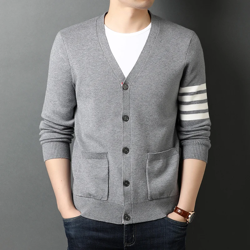 Men's Color Contrast Knitted Sweater Cardigan Korean Version Loose V-neck Long-sleeved Sweater Men's Home Casual Sweater Autumn
Men's Color Contrast Knitted Sweater Cardigan Korean Version Loose V-neck Long-sleeved Sweater Men's Home Casual Sweater Autumn