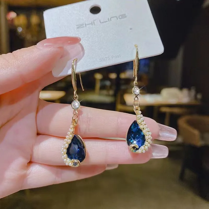 New Blue Crystal Earrings French Temperament Long Earrings For Women Korean Fashion Earring Daily Birthday Party Jewelry Gifts
New Blue Crystal Earrings French Temperament Long Earrings For Women Korean Fashion Earring Daily Birthday Party Jewelry Gifts