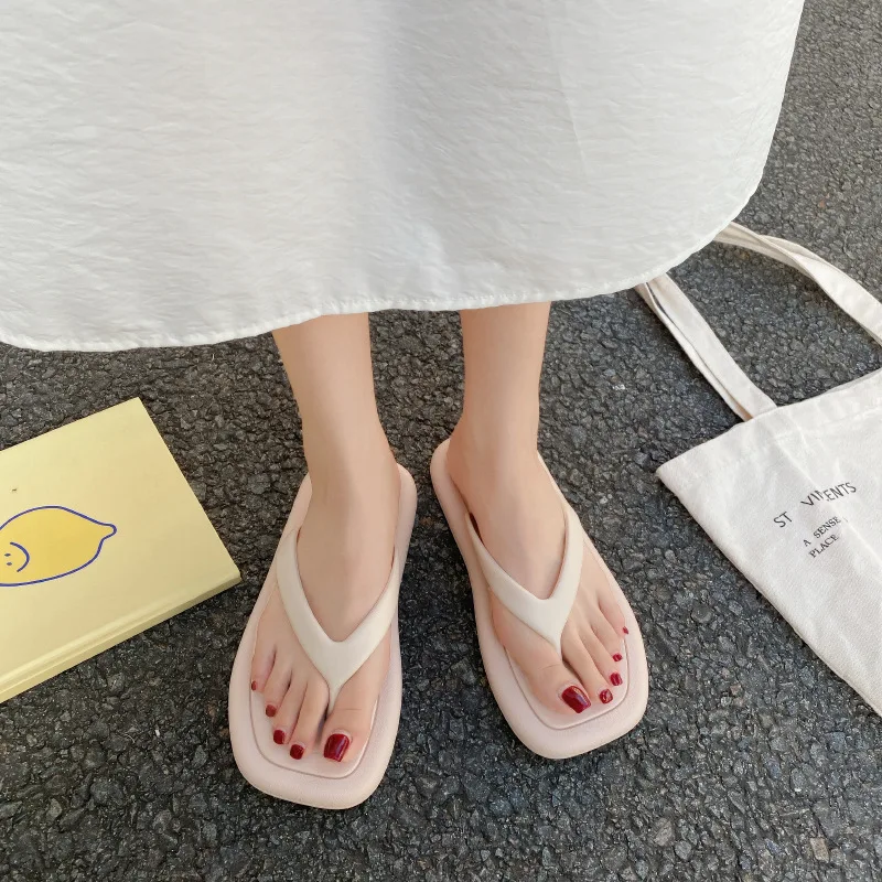 New summer sweet and wear fashion net red ins beach clip foot thick bottom women's cool slippers 1817
New summer sweet and wear fashion net red ins beach clip foot thick bottom women's cool slippers 1817