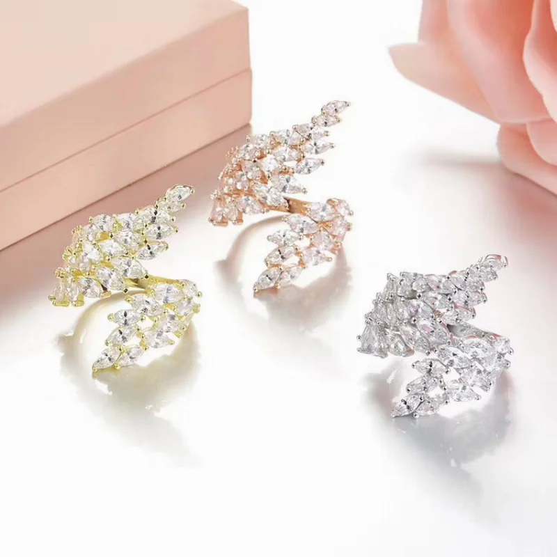 100%925 Pure Silver Crystal Feather Activity Diamond Gold Ring Women's Fashion Light Luxury Brand Jewelry Wedding Christmas Gift
100%925 Pure Silver Crystal Feather Activity Diamond Gold Ring Women's Fashion Light Luxury Brand Jewelry Wedding Christmas Gift