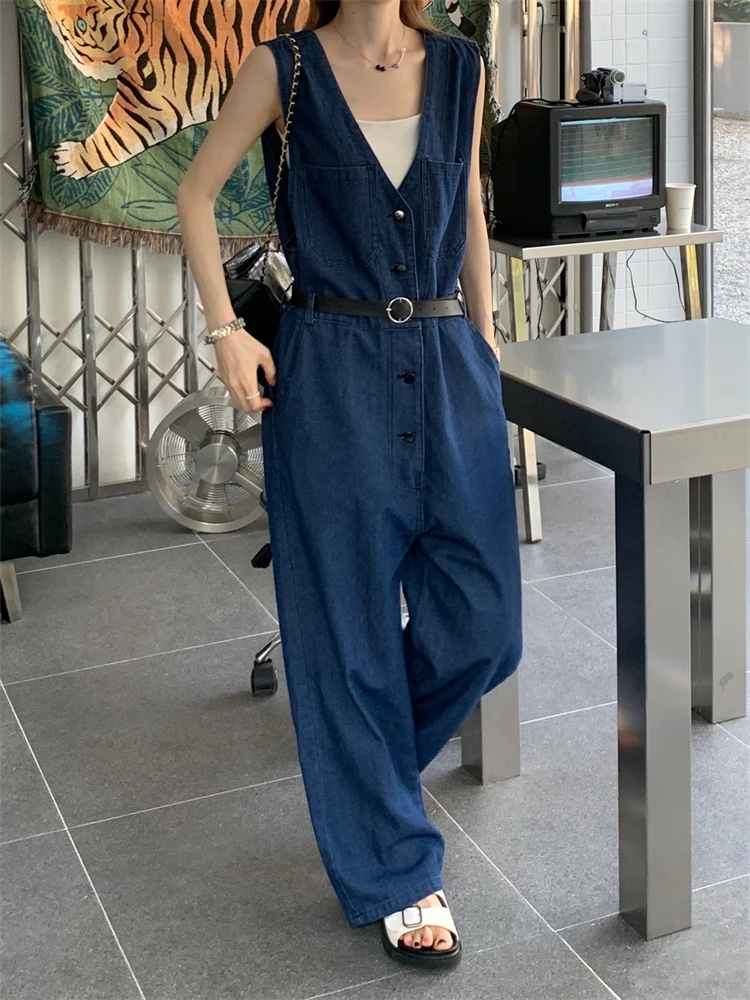 V-neck Sleeveless Denim Jumpsuits Womens Summer Loose Single-breasted One-piece High Waist Wide Leg Trousers Female
V-neck Sleeveless Denim Jumpsuits Womens Summer Loose Single-breasted One-piece High Waist Wide Leg Trousers Female