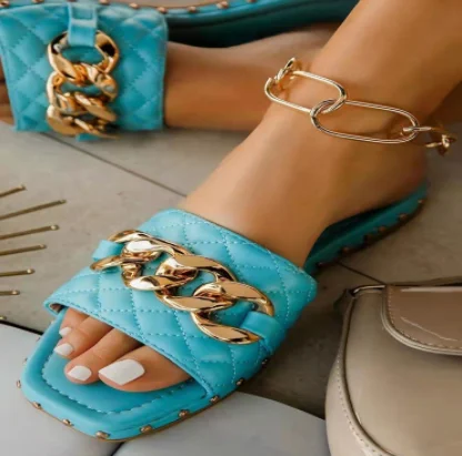 NEW Rubber Slippers Fur Flip Flops Low Shoes Woman Rivet Luxury Slides Hawaiian Designer Hoof Heels PU Basic Metal Decoration
NEW Rubber Slippers Fur Flip Flops Low Shoes Woman Rivet Luxury Slides Hawaiian Designer Hoof Heels PU Basic Metal Decoration