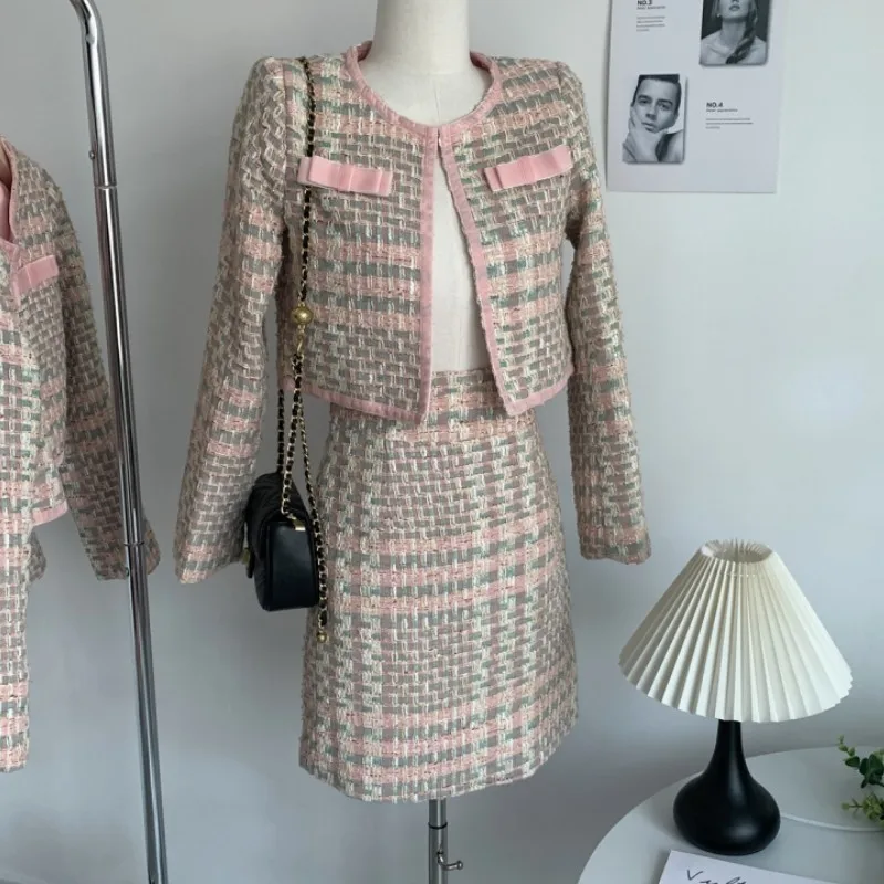 Fall Winter Small Fragrance Retro Pink Plaid Tweed 2 Piece Set Women Bow Long Sleeve Short Jacket Coat + Mini Skirt Sweet Suit
Fall Winter Small Fragrance Retro Pink Plaid Tweed 2 Piece Set Women Bow Long Sleeve Short Jacket Coat + Mini Skirt Sweet Suit