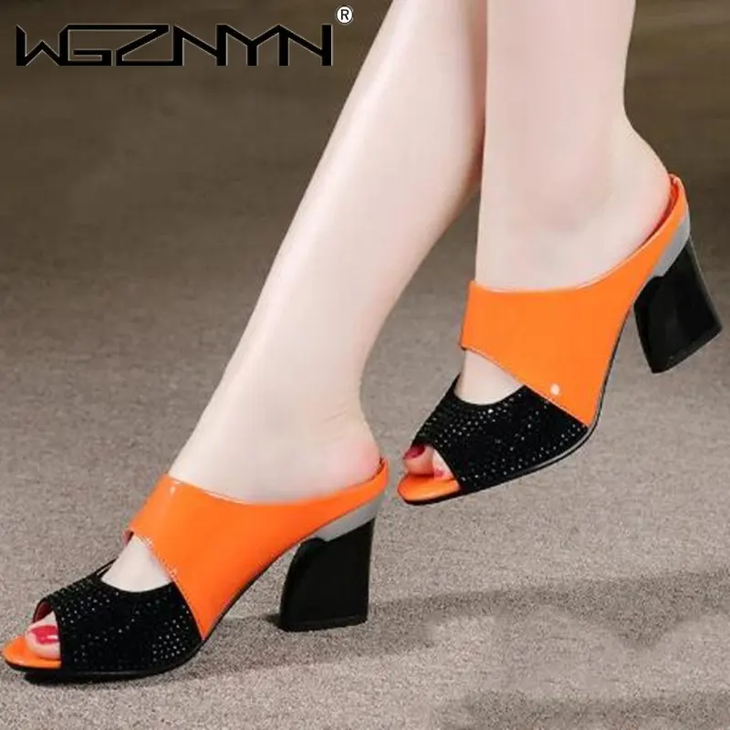 Сандалии женские на квадратном каблуке, модные шлепанцы, открытый носок, без застежки, блестящие тапочки, лето 2023
Сандалии женские на квадратном каблуке, модные шлепанцы, открытый носок, без застежки, блестящие тапочки, лето 2023