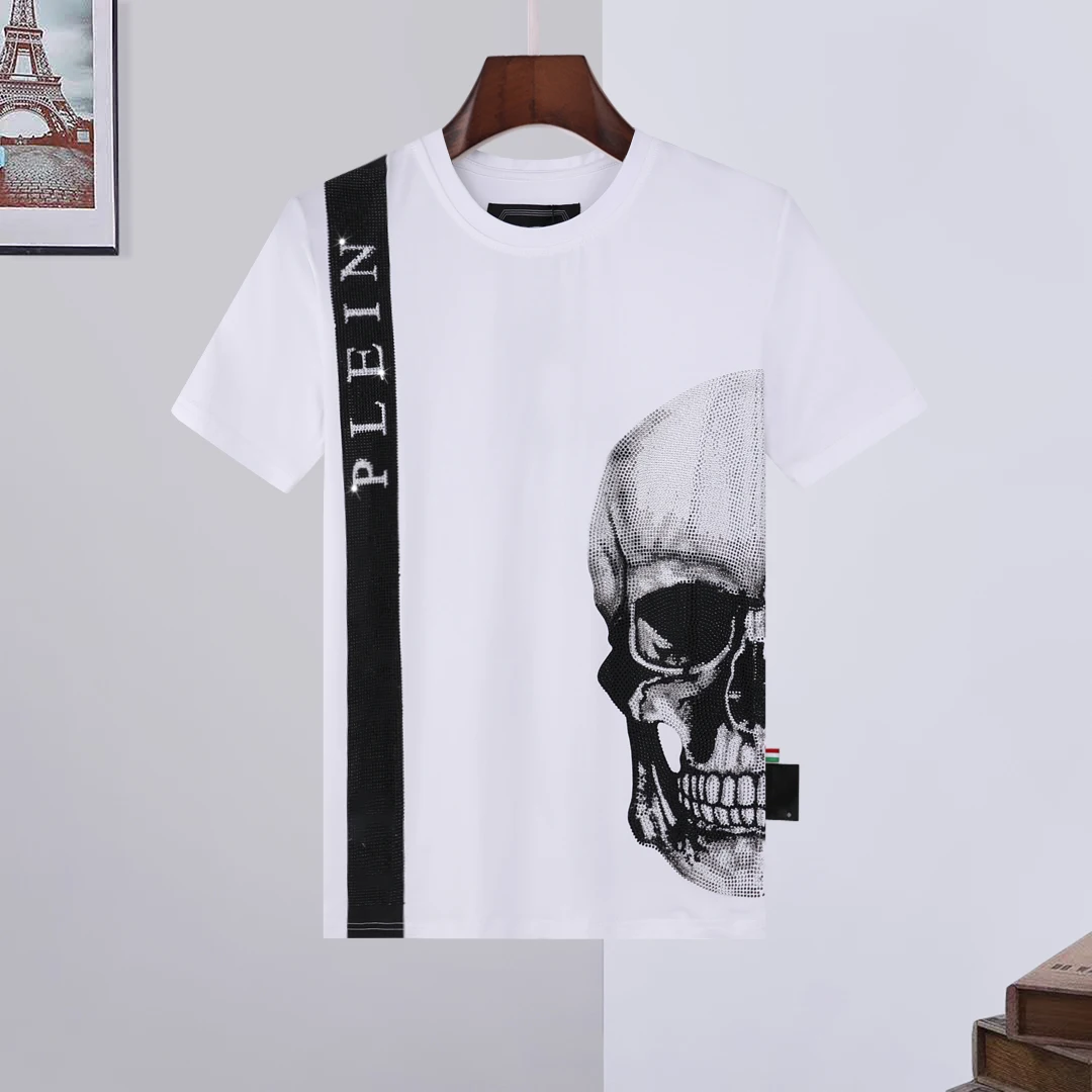 2022 summer new short sleeved men's cotton half skull color contrast diamond inlaid top T-shirt fashion trend high street O-Neck
2022 summer new short sleeved men's cotton half skull color contrast diamond inlaid top T-shirt fashion trend high street O-Neck