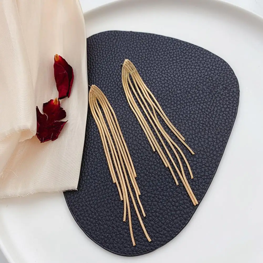 Popular Female Earrings Hypoallergenic Safe Boho Style Tassels Chain Ladies Earrings Wear-resistant Drop Earrings for Dating
Popular Female Earrings Hypoallergenic Safe Boho Style Tassels Chain Ladies Earrings Wear-resistant Drop Earrings for Dating