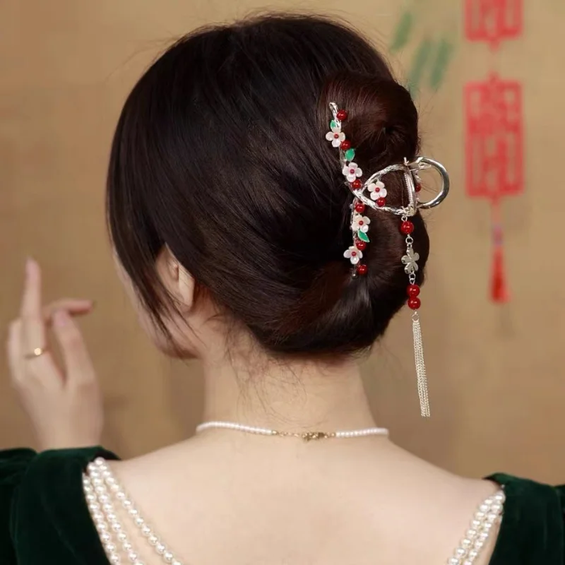Chinese Style Pearl Tassel Flower Large Grip Retro Temperament Hairpin Advanced Sense Network Celebrity Shark Clip
Chinese Style Pearl Tassel Flower Large Grip Retro Temperament Hairpin Advanced Sense Network Celebrity Shark Clip
